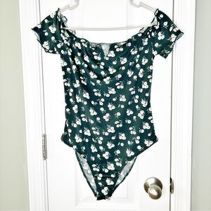 NEW Forest Green White Notched Neck Off-Shoulder Flutter Floral Bodysuit